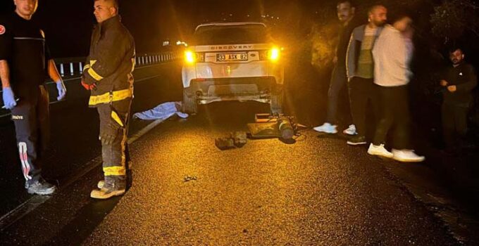 Yolun karşısına geçerken otomobilin çarptığı anne ve oğlu hayatını kaybetti