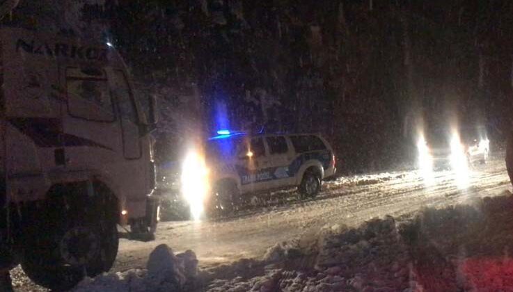 Antalya-Konya karayolunda kar sebebiyle ağır tonajlı araçların geçişine izin verilmiyor