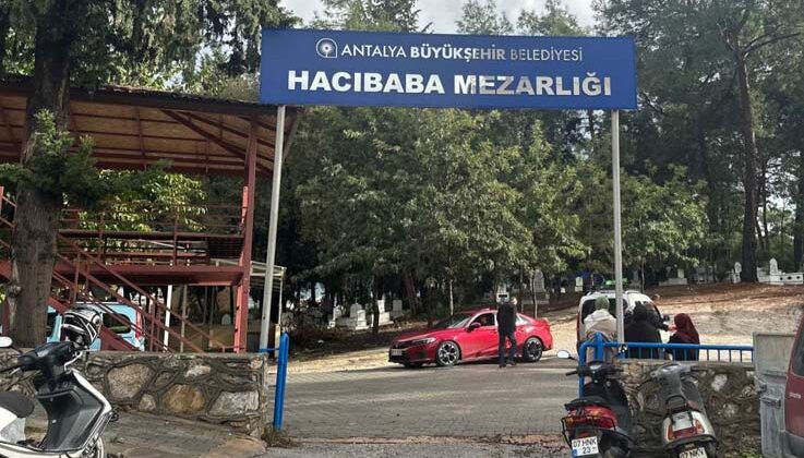 Kazada hayatını kaybeden anne ve oğlu, gözyaşları arasında defnedildi