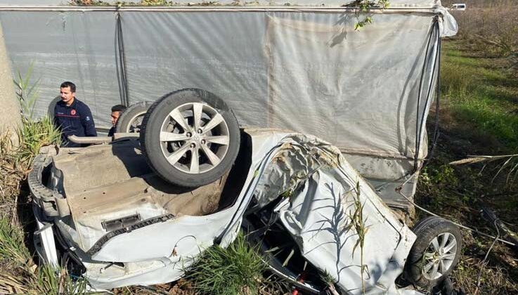 Beton direğe çarpan otomobilin 17 yaşındaki sürücüsü hayatını kaybetti