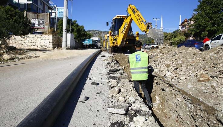 Büyükşehir Demre Gökyazı’da içme suyu hatlarını yeniliyor