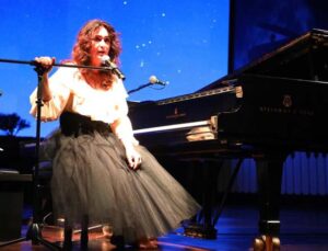 Anjelika Akbar’dan muhteşem konser