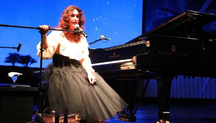 Anjelika Akbar’dan muhteşem konser