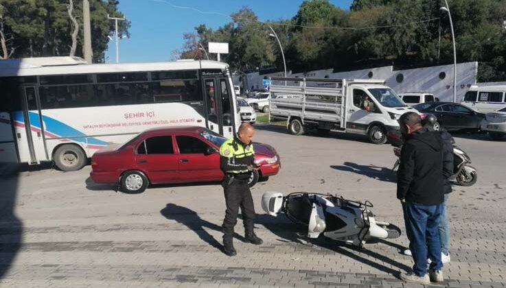 Kamyonla çarpışan motosiklet sürücüsünün sürüklendiği anlar kamerada