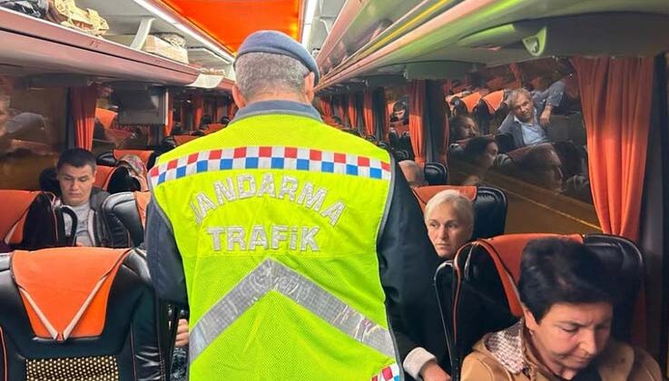 Jandarmadan şehirlerarası otobüslerde emniyet kemeri denetimi