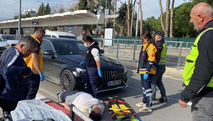 Gezmek için dışarı çıktı, otomobilin çarpmasıyla yaralandı