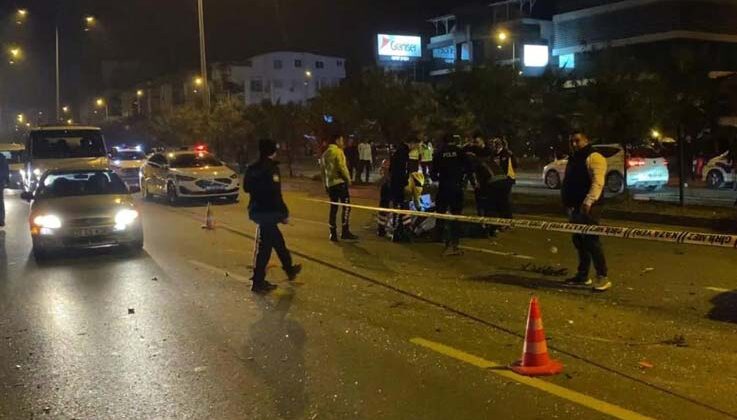 Otomobille motosikletin çarpıştığı feci kazada ortalık savaş alanına döndü: 1 ölü