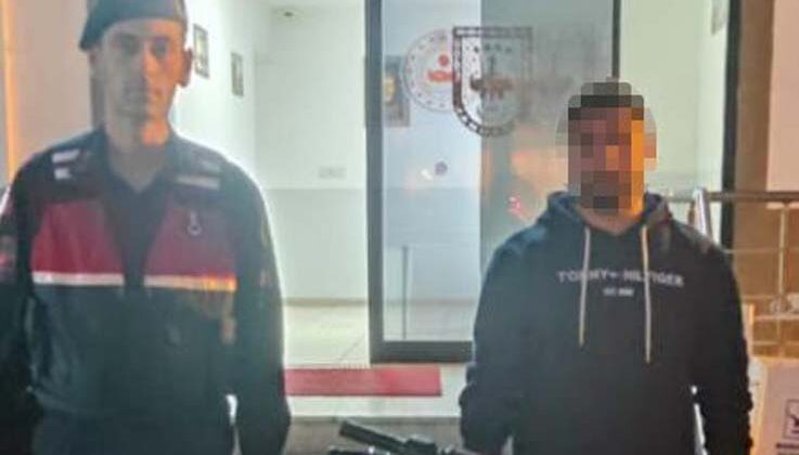 Çaldığı kırmızı renkli motosikleti maviye boyadı ama jandarmadan kaçamadı