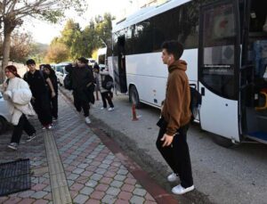 Kemer’de öğrencilere ücretsiz servis hizmeti devam ediyor