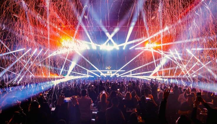 Türkiye’nin en büyük iç mekan sahnesinde beş bin kişilik “Fashion Party” düzenlendi