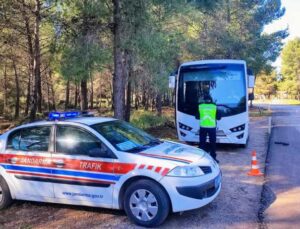 Jandarmadan trafikte kural ihlali yapanlara 17 bin 845 TL idari yaptırım para cezası