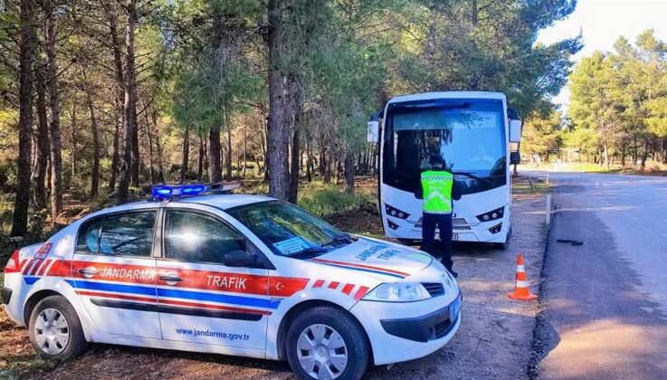 Jandarmadan trafikte kural ihlali yapanlara 17 bin 845 TL idari yaptırım para cezası
