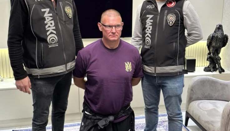 Interpol tarafından kırmızı bültenle aranan suç örgütü lideri Konrad operasyonla yakalandı