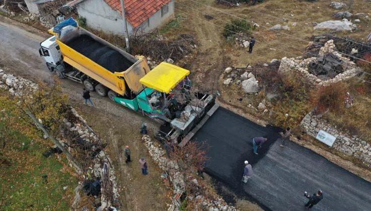 Gömbe’de sıcak asfalt çalışması