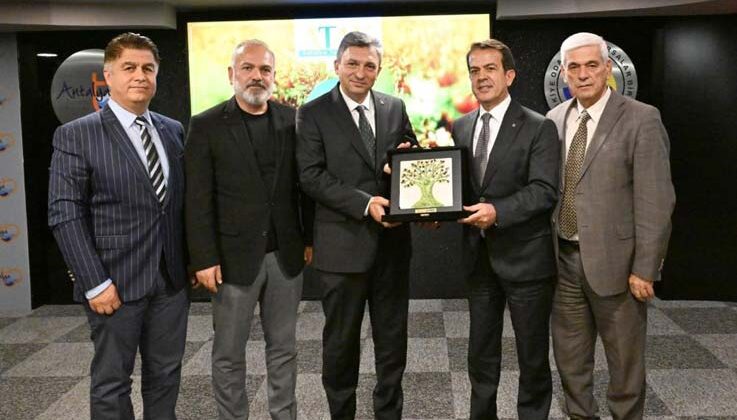 Vali Şahin: “Çocuklarımıza tarımın itibarlı iş olduğunu anlatmalıyız”