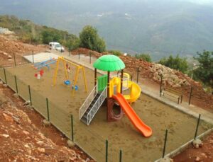 Alanya Belediyesi’nden 4 mahalleye daha yeni çocuk parkı