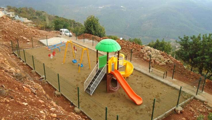 Alanya Belediyesi’nden 4 mahalleye daha yeni çocuk parkı