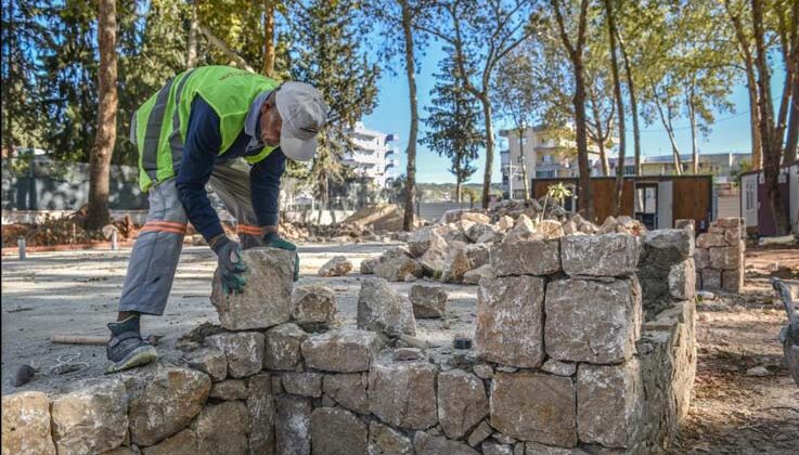 Varsak kent meydanına kavuşuyor
