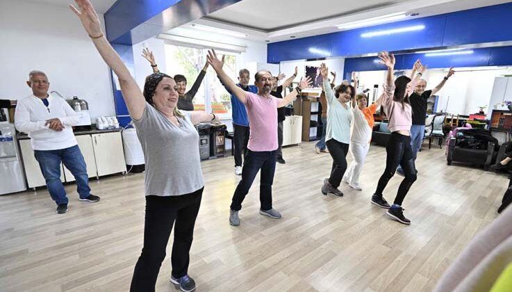 Muratpaşa’da 60 yaş üzerine modern dans eğitimi
