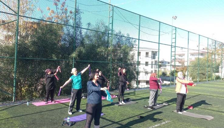 Ev hanımları güne sabah sporuyla başlıyor