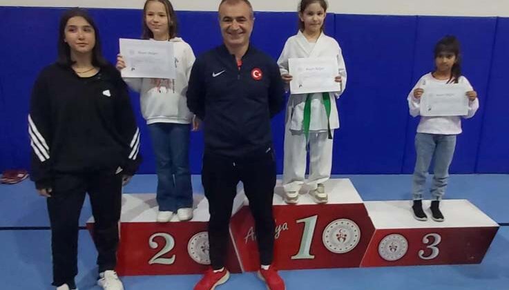 Kemer Belediyesi karate takımından 14 madalya