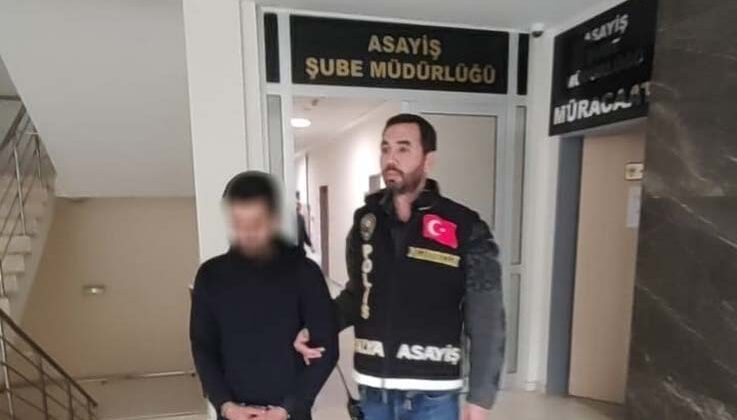 Kendilerini polis savcı olarak tanıtıp dolandırıcılık yapan 2 şüpheli yakalandı