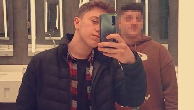 Park halindeki kamyona çarpan motosikletli genç hayatını kaybetti