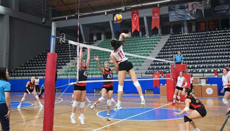 Manavgat Belediyespor Kadın Voleybol Takımı dolu dizgin