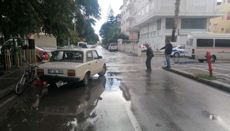 ’Dur’ levhasına uymayan sürücüler caddeyi çarpışan otomobillere çevirdi