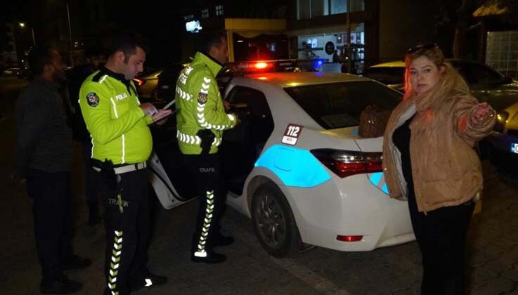 Ceza korkusuyla otomobili oğlunun kullandığını söyledi, polisler ‘kamera var’ deyince itiraf etti