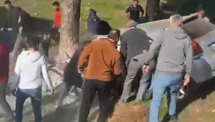 Vatandaşların kazada yaralanan kardeşleri hayatta tutma çabası yeterli olmadı