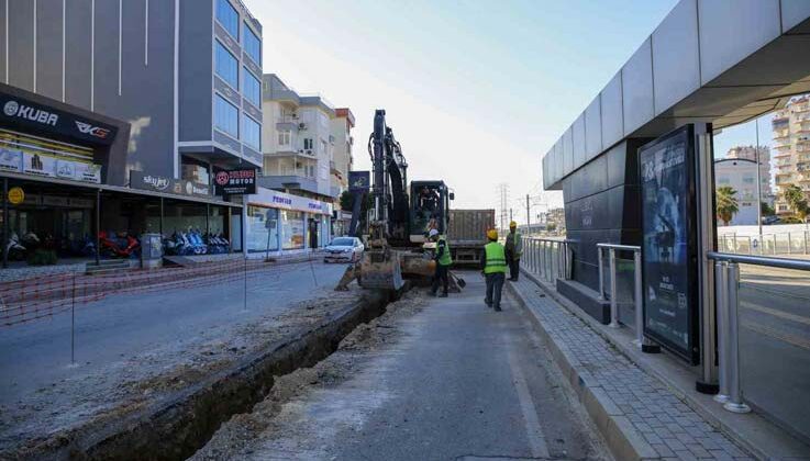 Büyükşehir Belediyesi Varsak’ta eski içme suyu hattını yeniliyor