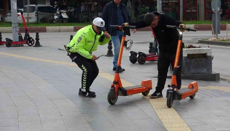 Gelişigüzel bırakılan scooterlar toplandı, 690 TL ceza uygulandı