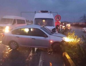 Minibüs ile otomobil çarpıştı: 1 yaralı