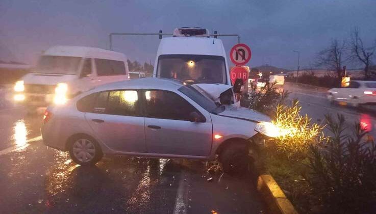 Minibüs ile otomobil çarpıştı: 1 yaralı