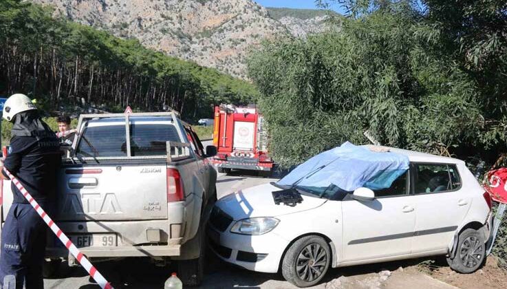 Piknik yolundaki feci kazada 1 kişi öldü, olay yerine koşan kızı gözyaşlarına boğuldu