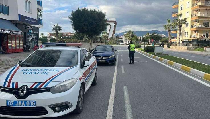 Alanya’da 6 araç trafikten men edildi