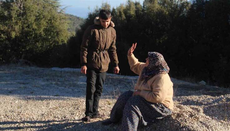 Ağaçların şarampole uçmaktan kurtardığı otobüs şoförüne yaşlı yolcudan moral