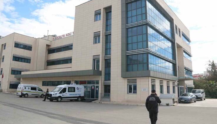 Antalya’da korkunç cinayet: 3 çocuk annesi kadını 17 yerinden bıçaklayarak öldürdü