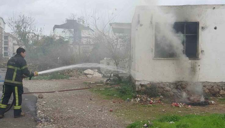 Boş gecekondudaki yangın mahalleliyi tedirgin etti