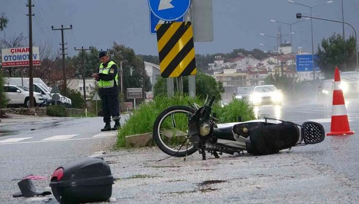 Motosiklet ile otomobil çarpıştı, kaza anı güvenlik kameralarına yansıdı: 1 yaralı