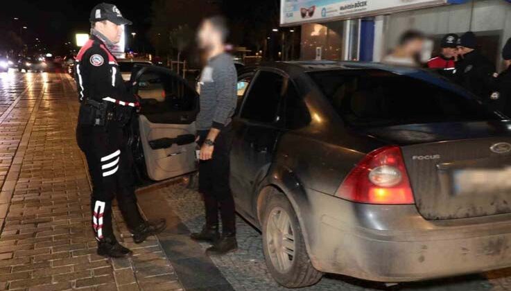 Eş zamanlı uygulamada 23 aranan şahıs yakalanarak, 130 araca cezai işlem uygulandı