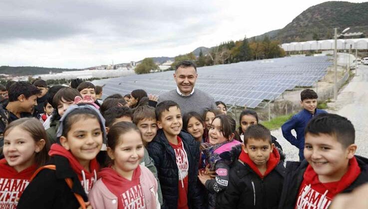 Alanya Belediyesi Güneş Enerji Santrali öğrencileri ağırladı