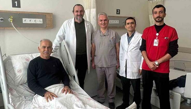 20 santimlik böbrek kisti kapalı ameliyatla alındı