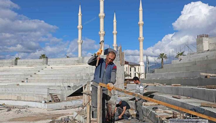 Kumluca Atatürk Stadyumu’nun kaba inşaatı yüzde 85 tamamlandı