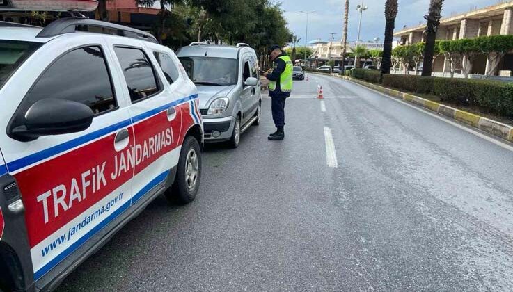 Jandarmadan 6 araca trafikten men cezası