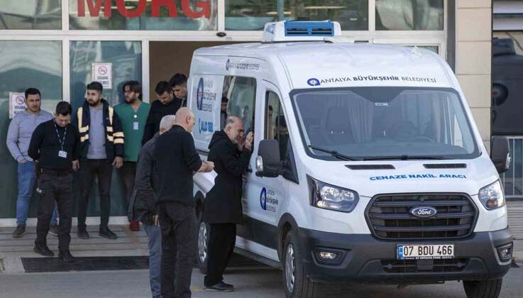 Acılı baba günlerdir aradığı kızının cenazesini gözyaşları arasında teslim aldı