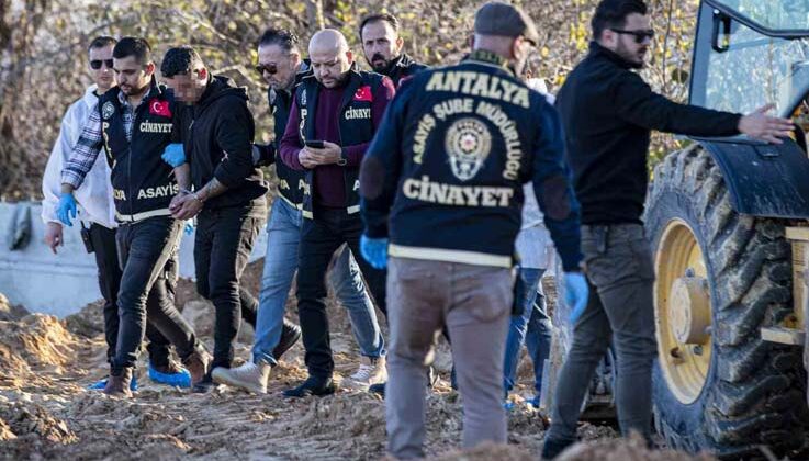 Arkadaşını olay yerinde, baldızını ise evinde öldürüp battaniyeye sarılı taşımış