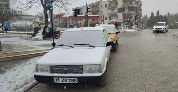 Antalya’nın Korkuteli ilçesinde kar yağışı başladı