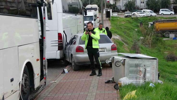 Kaldırımdaki çöp konteynerleri şarampole yuvarlanmasını önledi, o anlar kamerada
